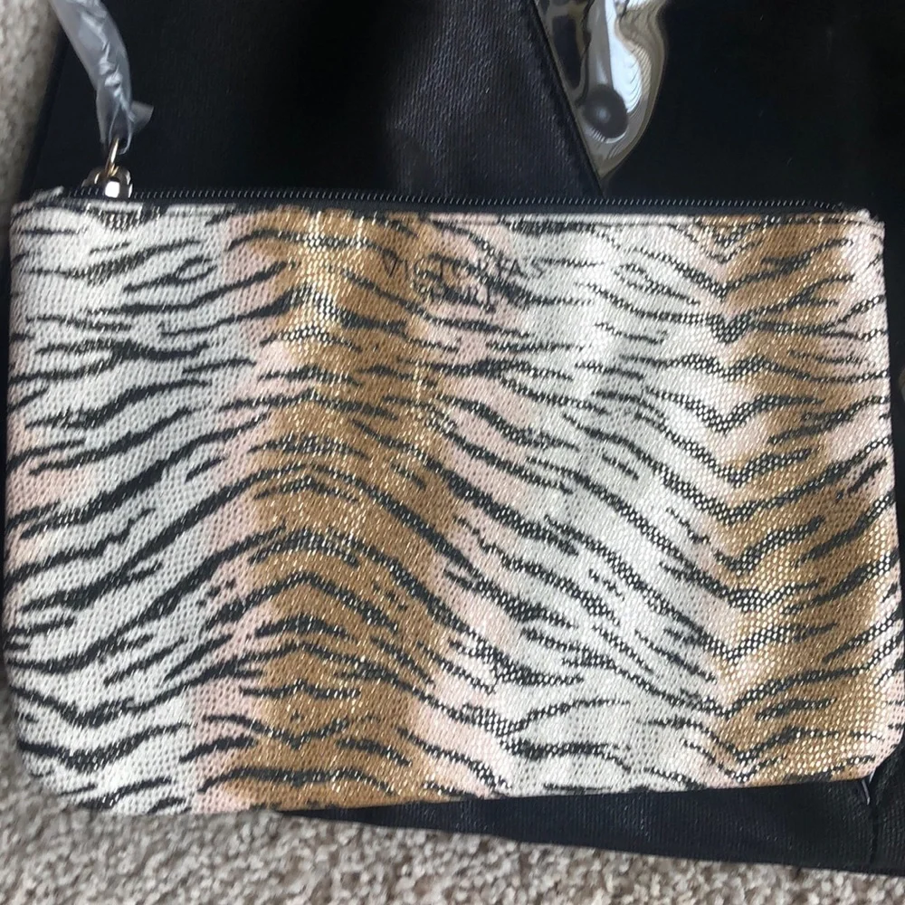 VICTORIA’S SECRET BLACK TOTE WITH MAKEUP BAG